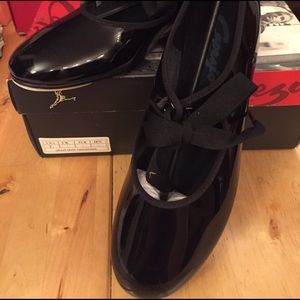 NEW Capezio Girls Tap Shoes, s.4 N